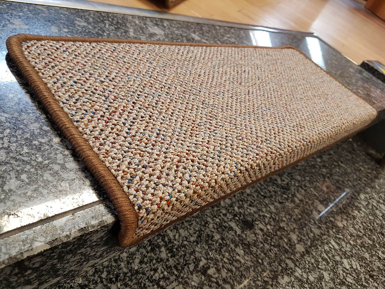 Výroba schodišťových nášlapů TYP C