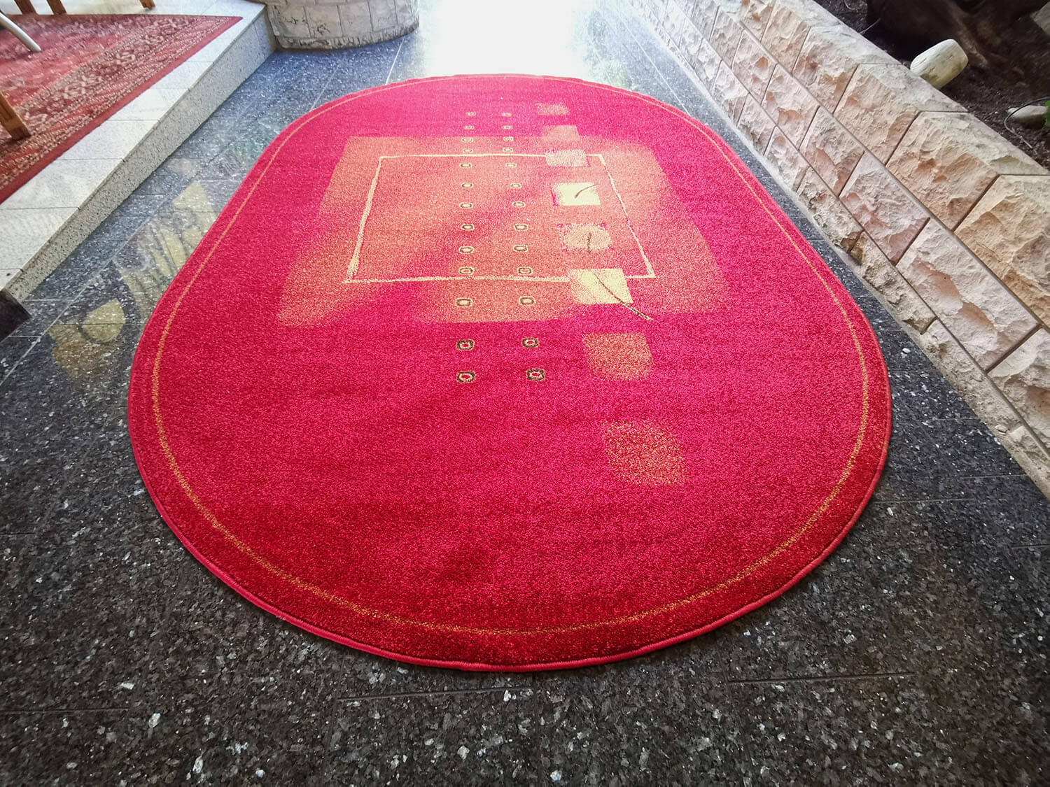 Karetta červený ovál