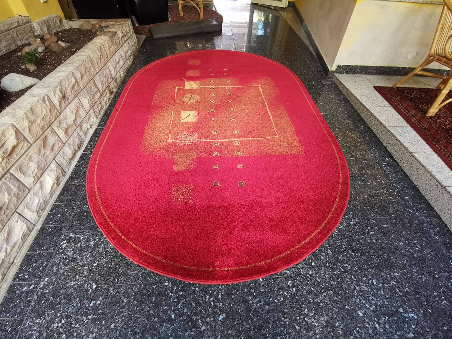 Karetta červený ovál