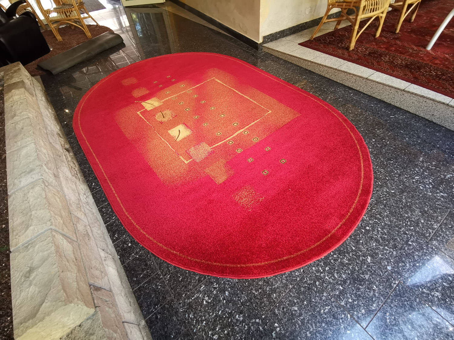 Karetta červený ovál