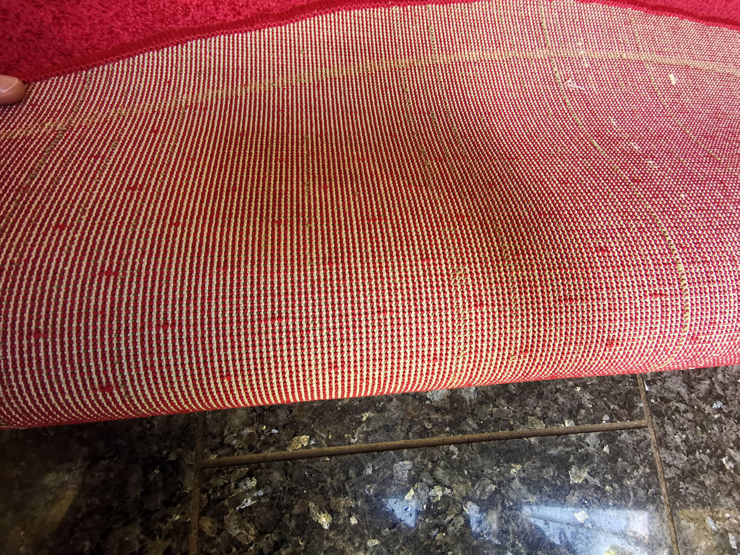 Karetta červený ovál