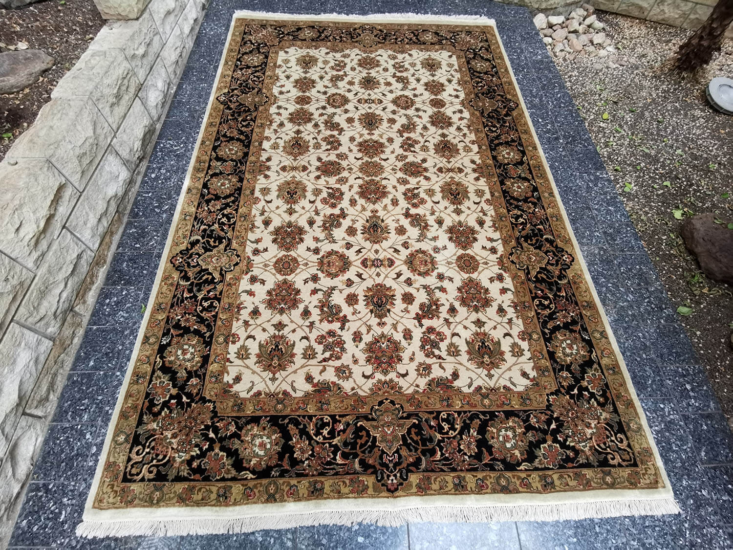 Caral 628 ivory - black