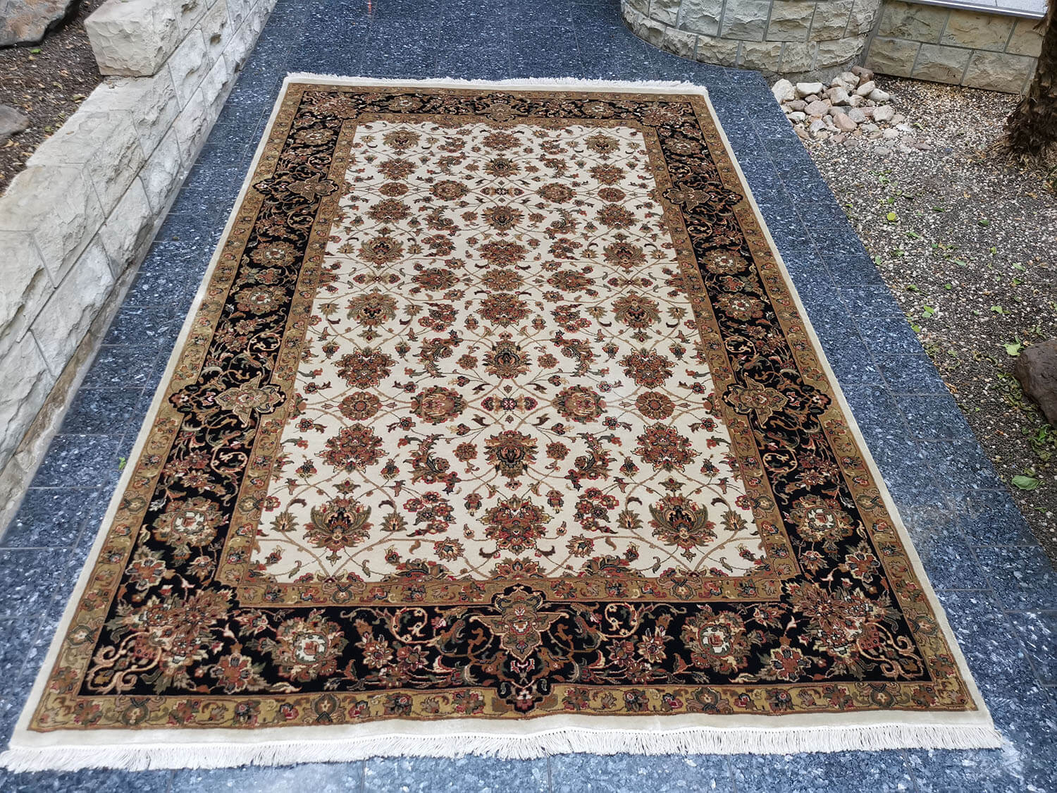 Caral 628 ivory - black