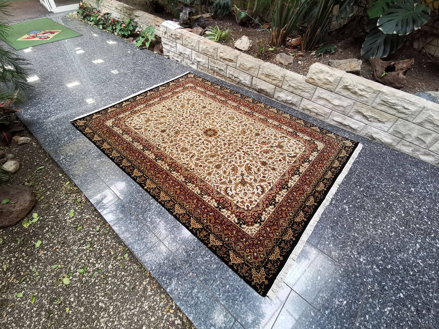 Caral 644 ivory - red