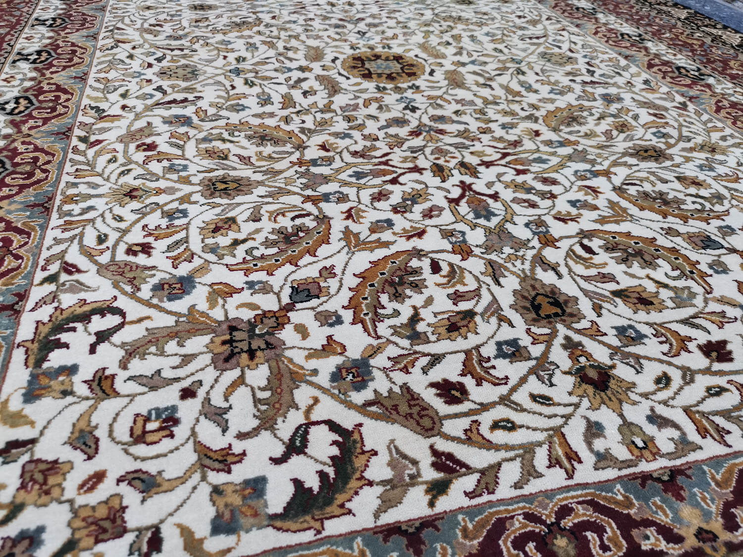 Caral 644 ivory - red