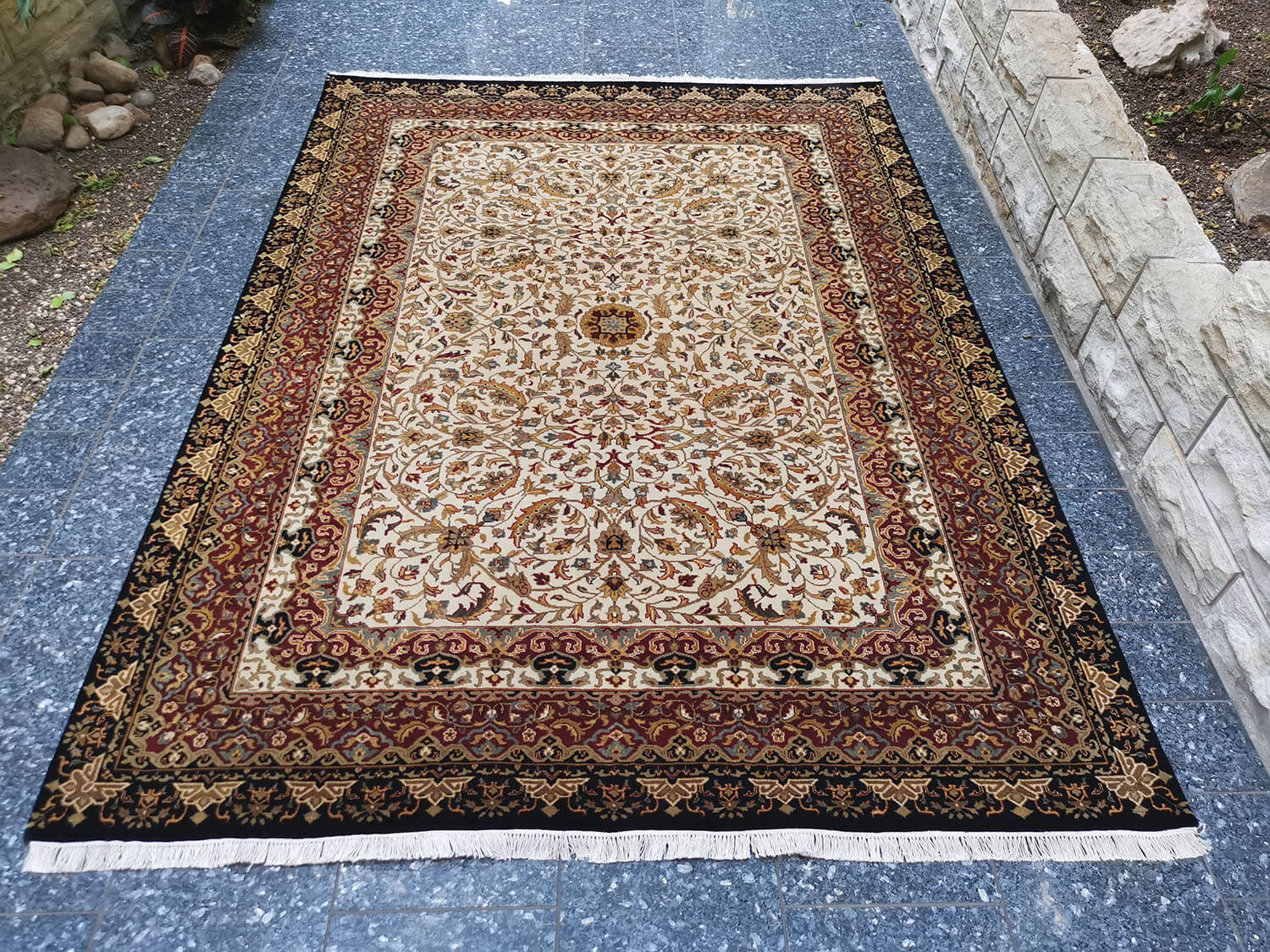 Caral 644 ivory - red