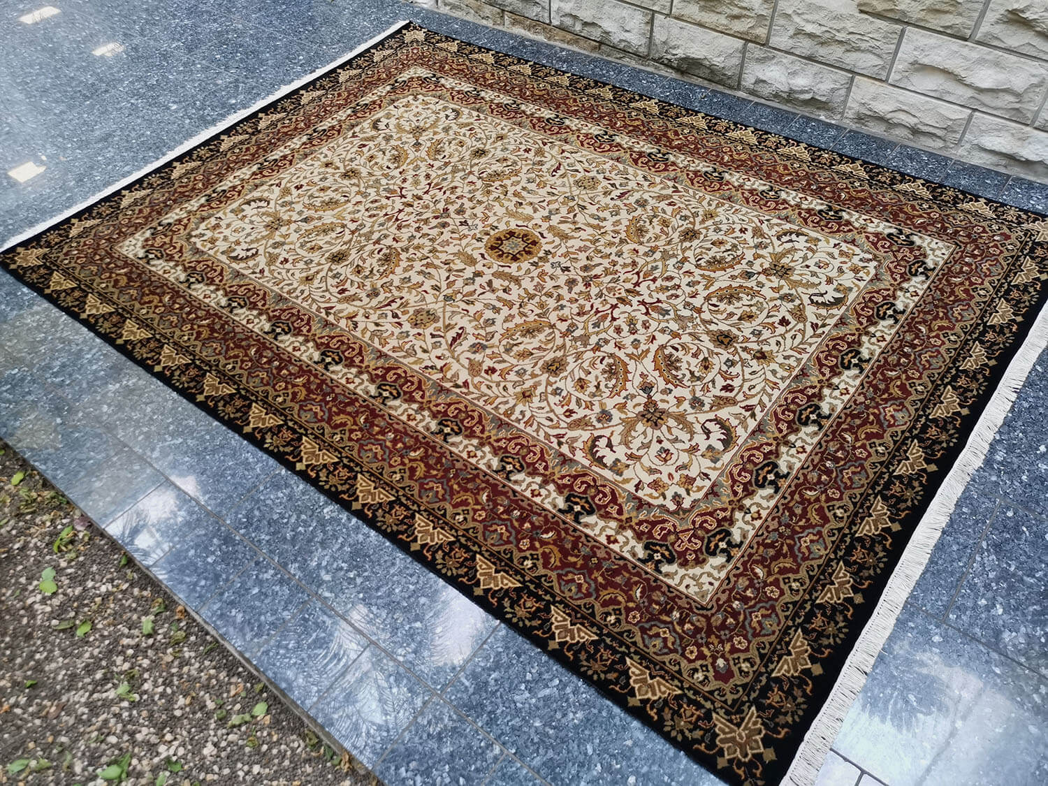 Caral 644 ivory - red