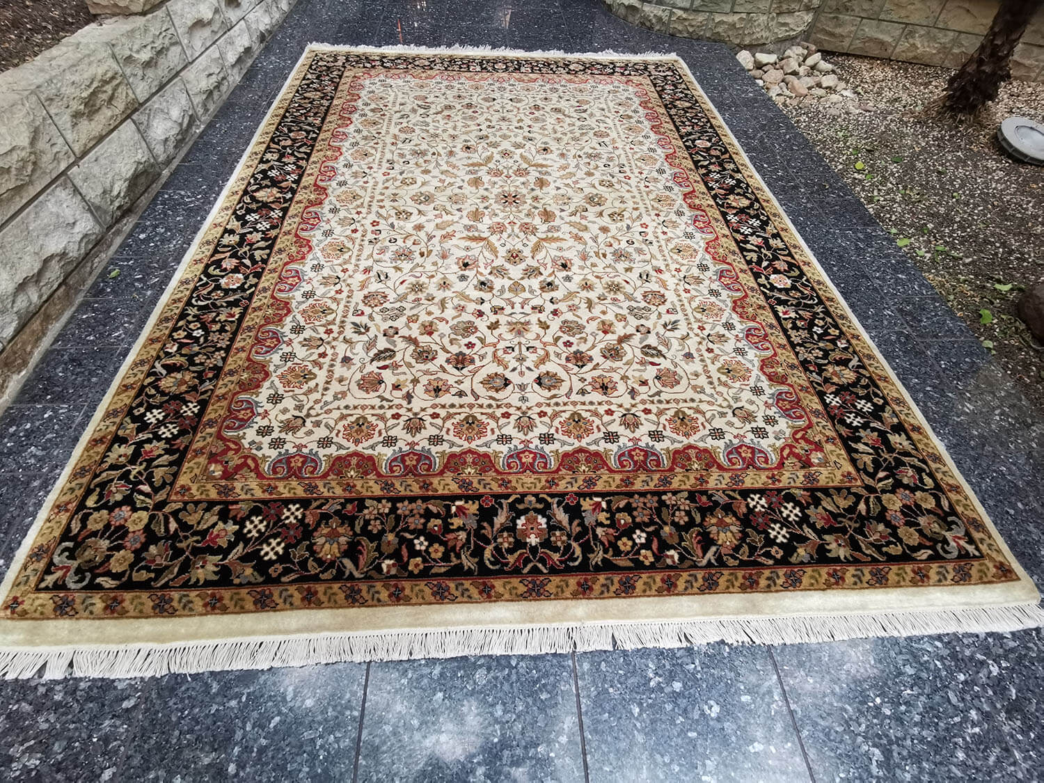 Caral 762 ivory - black