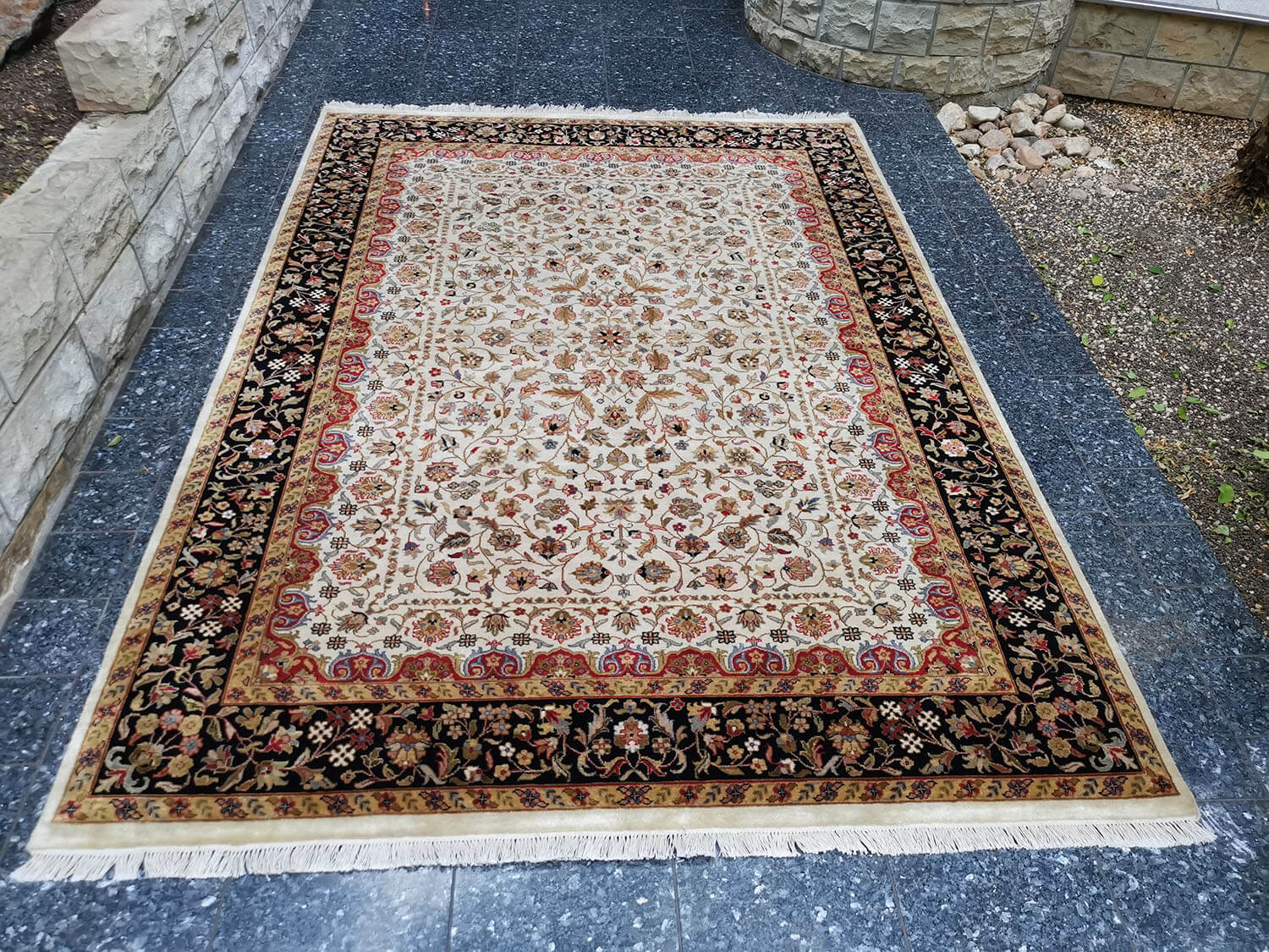 Caral 762 ivory - black