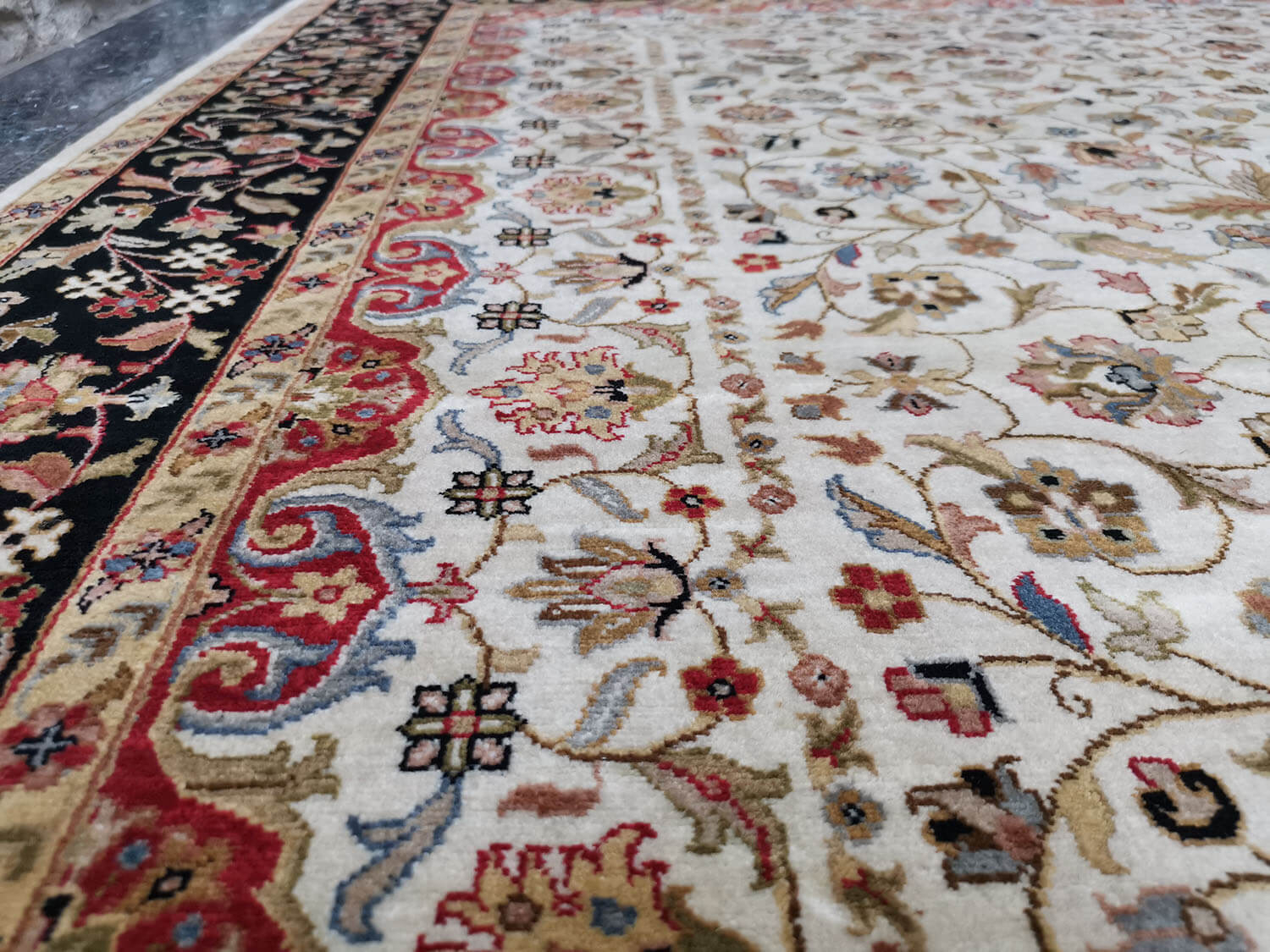 Caral 762 ivory - black