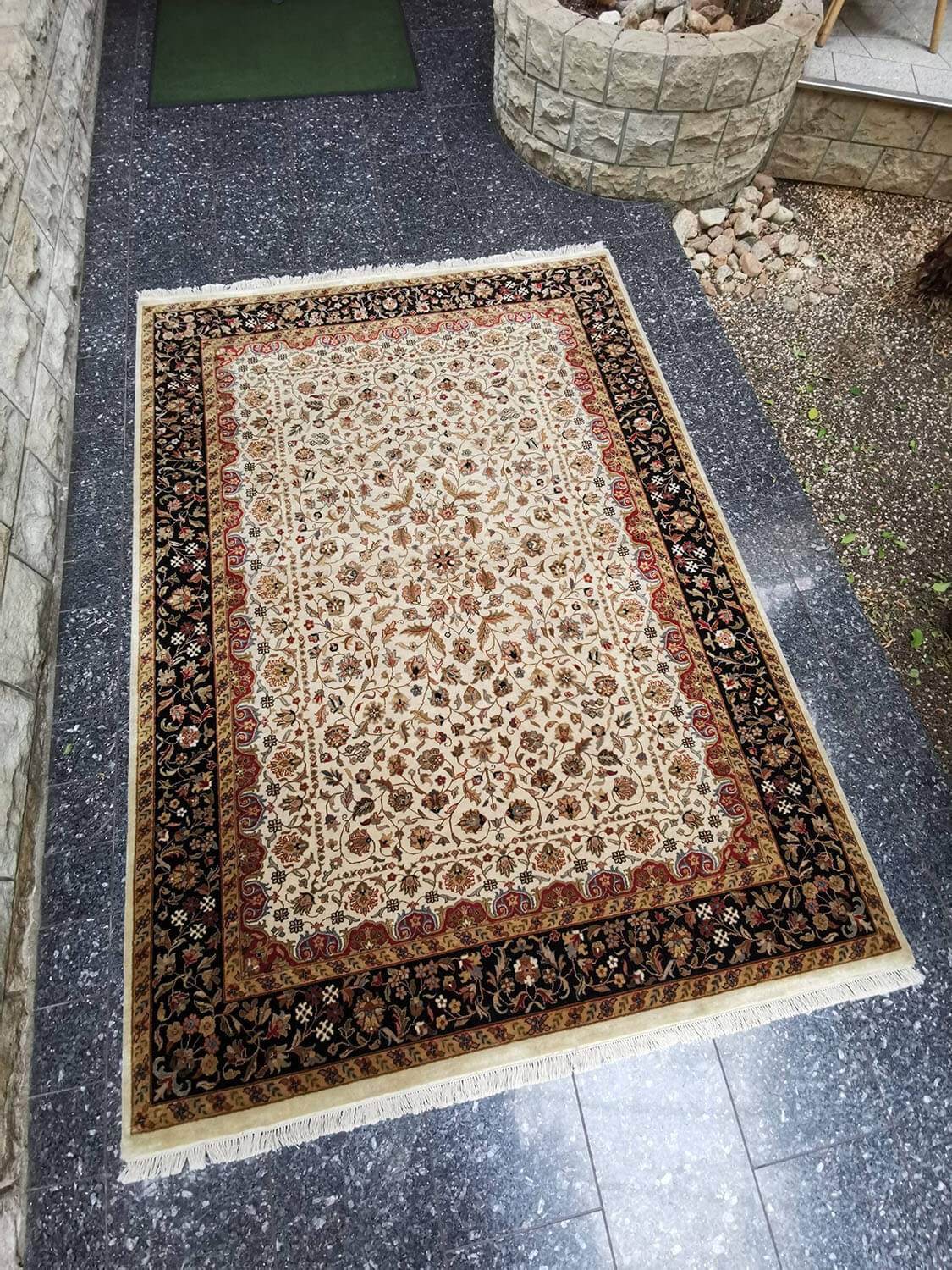 Caral 762 ivory - black