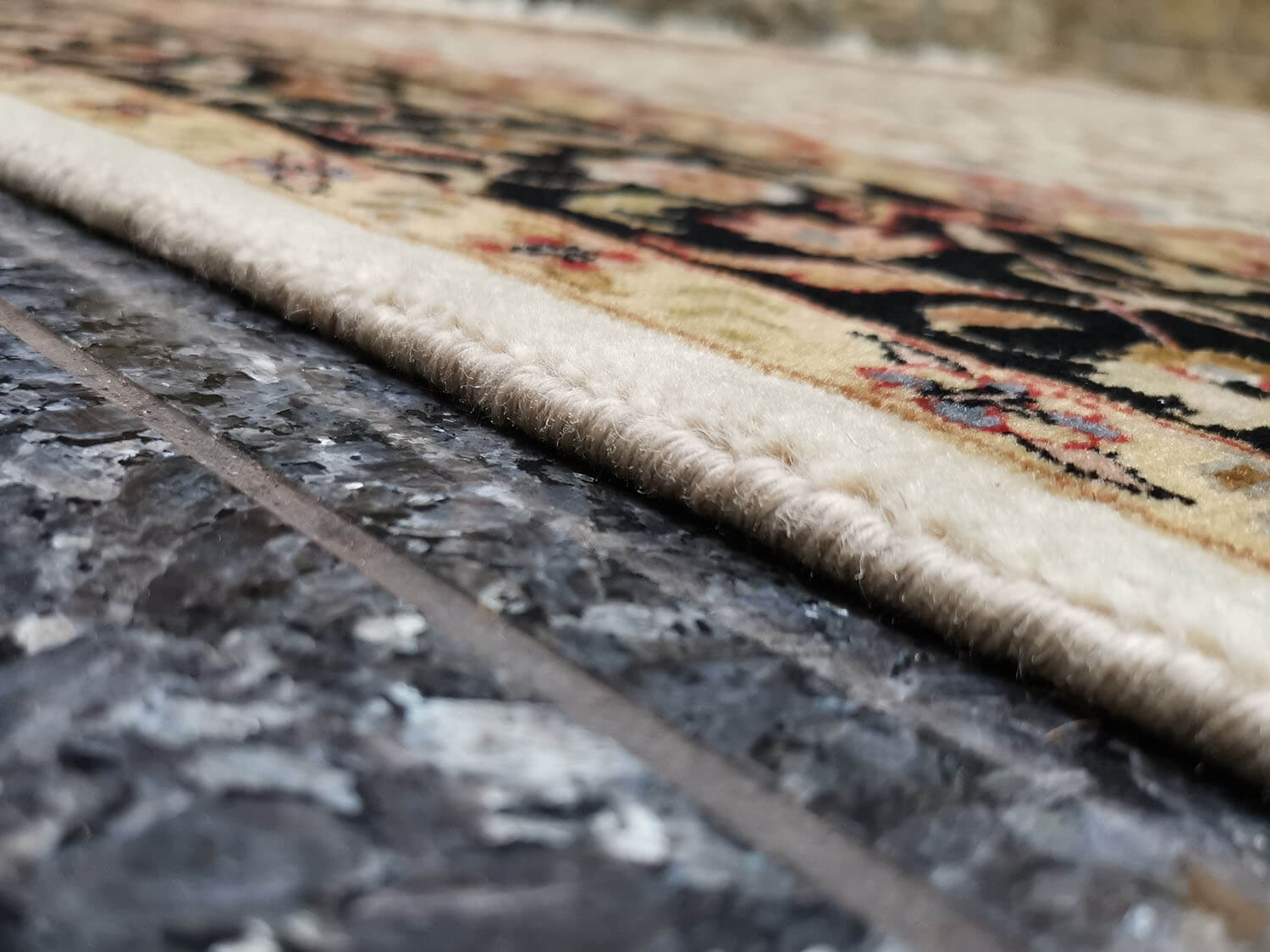 Caral 762 ivory - black