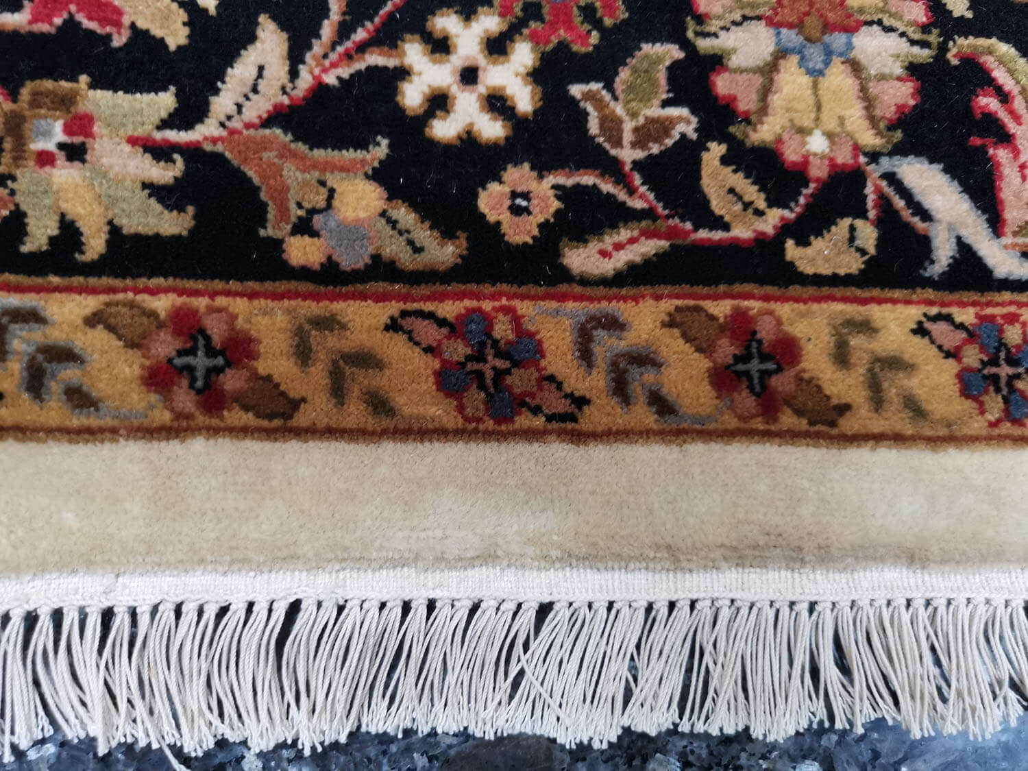 Caral 762 ivory - black