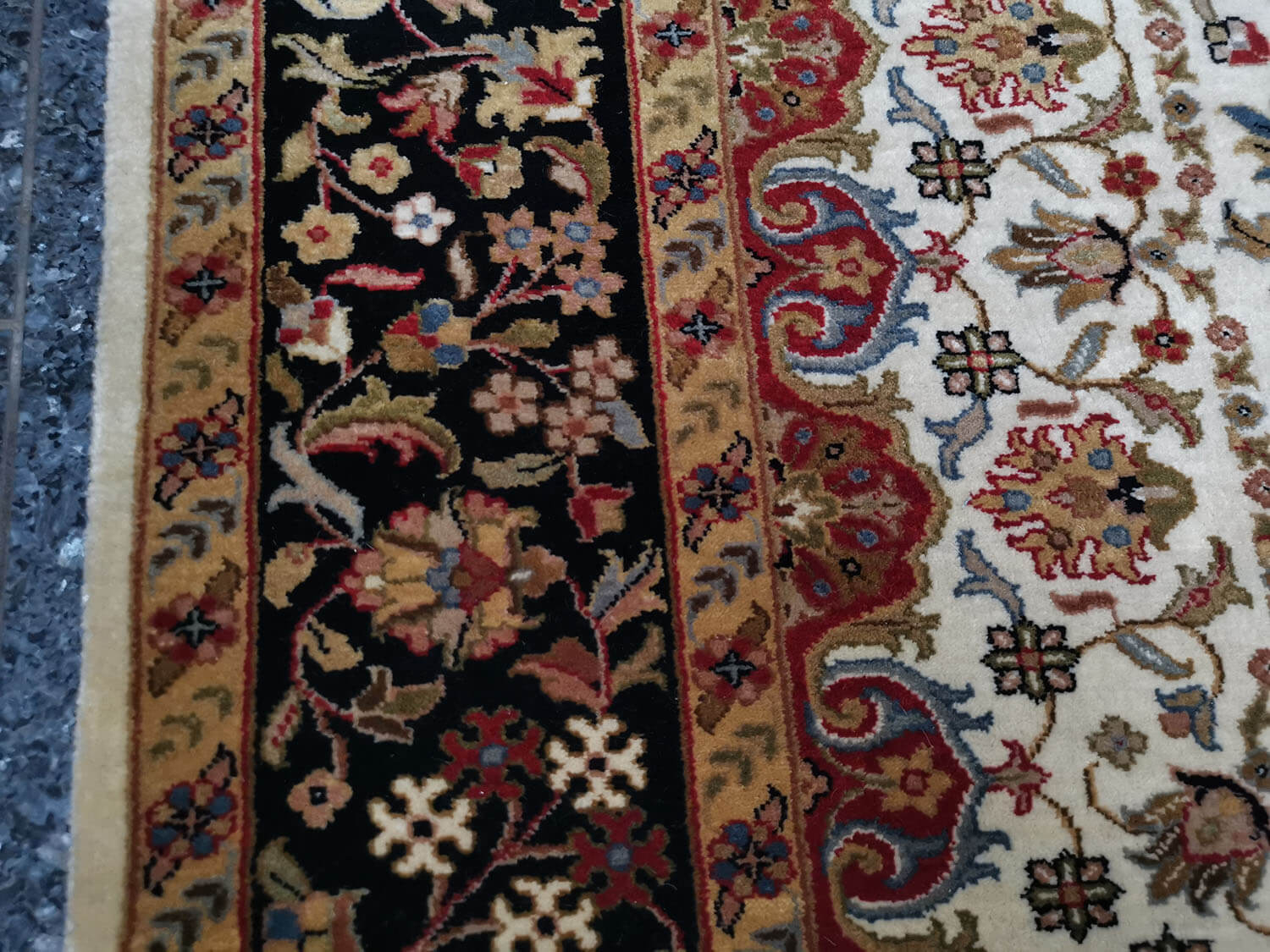 Caral 762 ivory - black