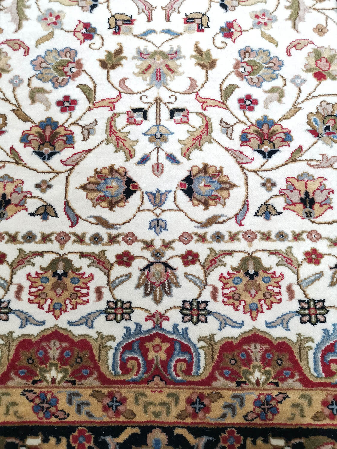 Caral 762 ivory - black