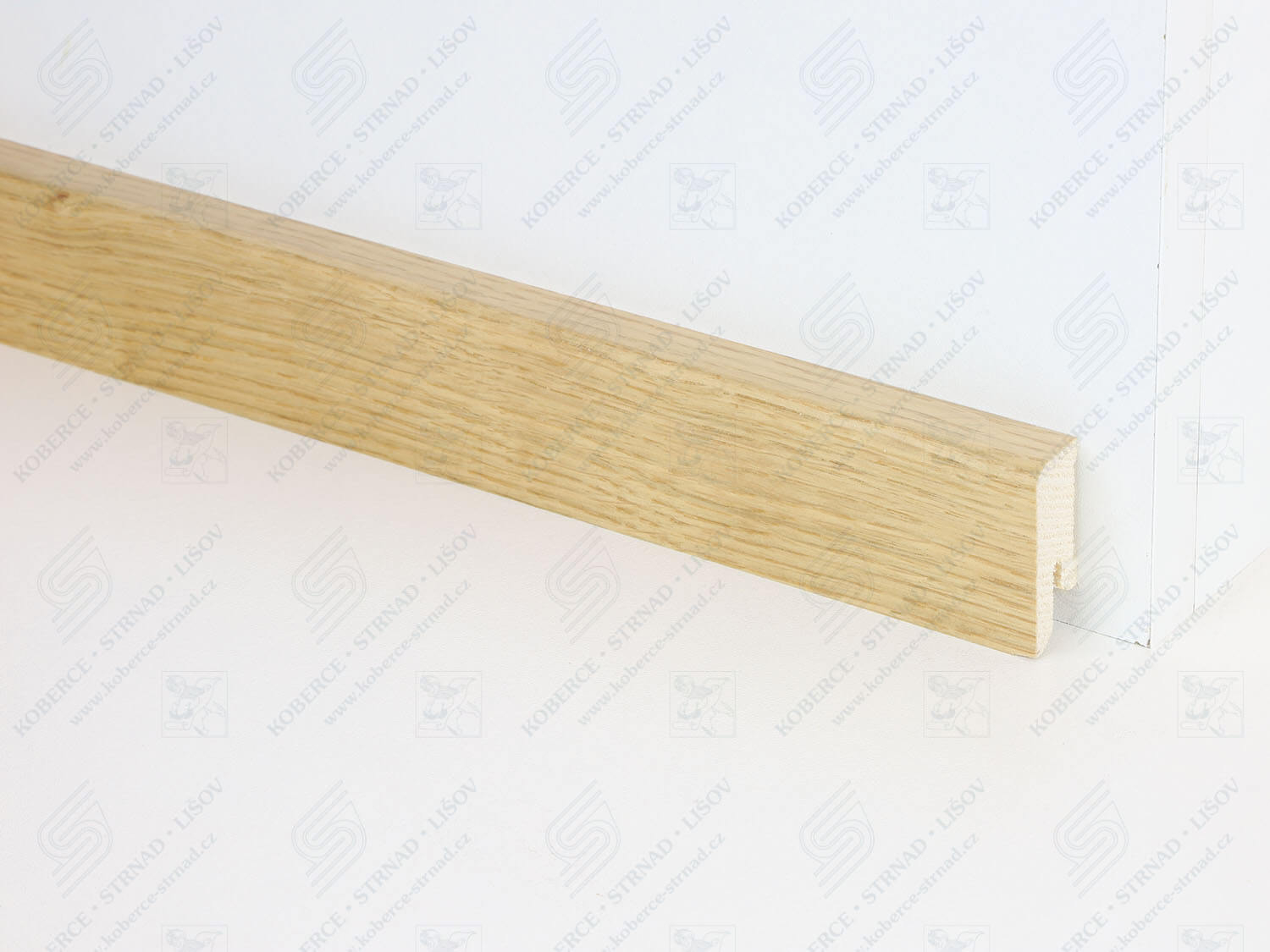 Cubica 1640CD dub lakovaný dřevěná soklová lišta