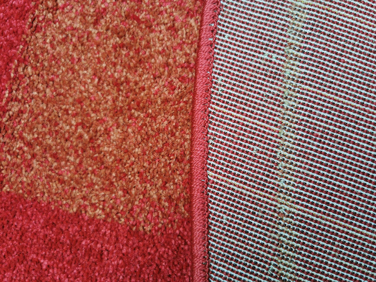 Karetta červený ovál