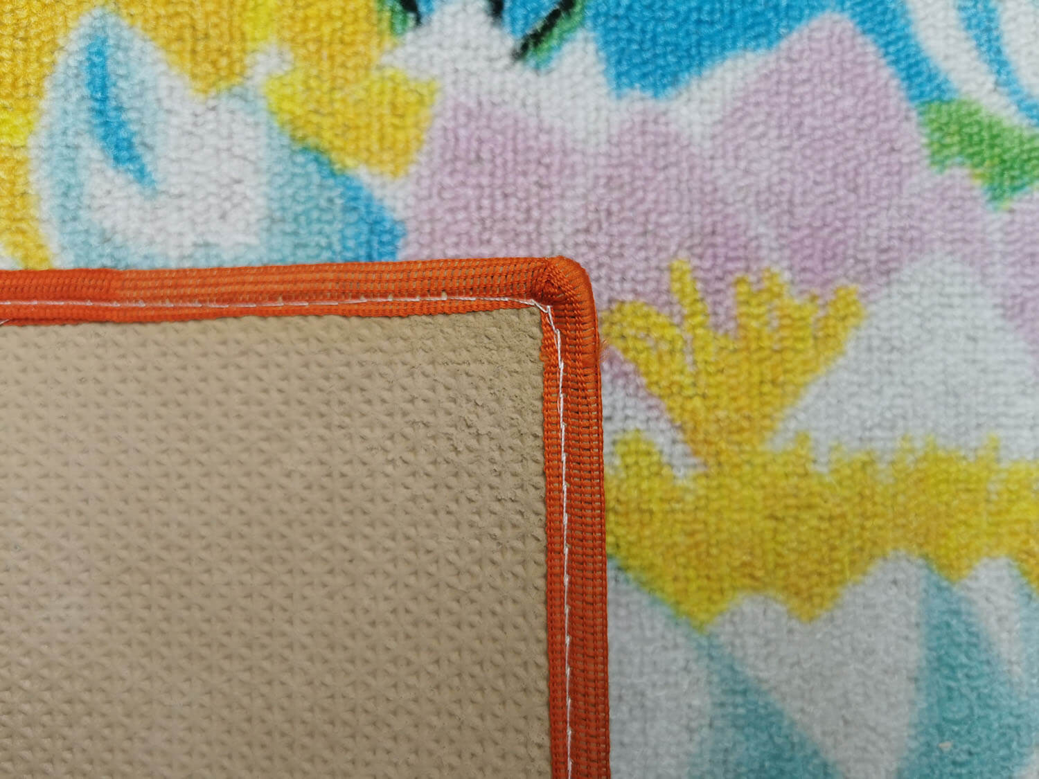 Včelka Mája 4 - Maya Waterfront