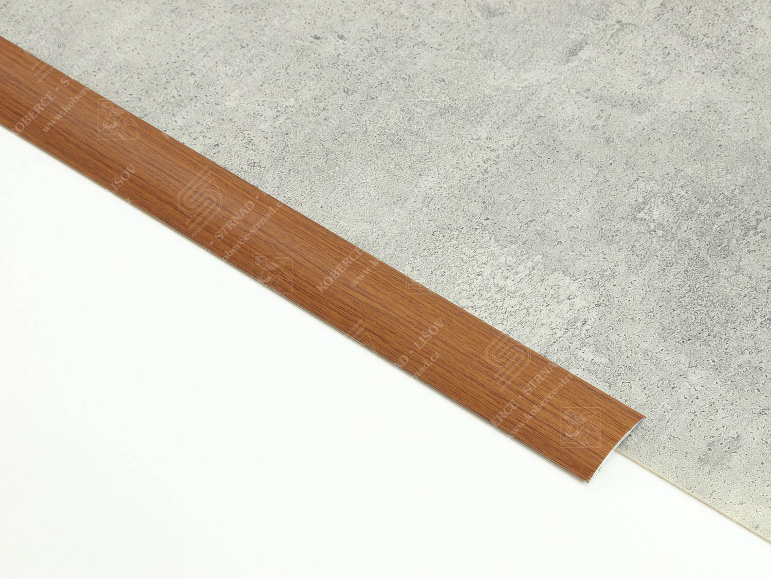 Oblouk 40 mm H84 Mahagon přechodová lišta samolepící 21562840-45