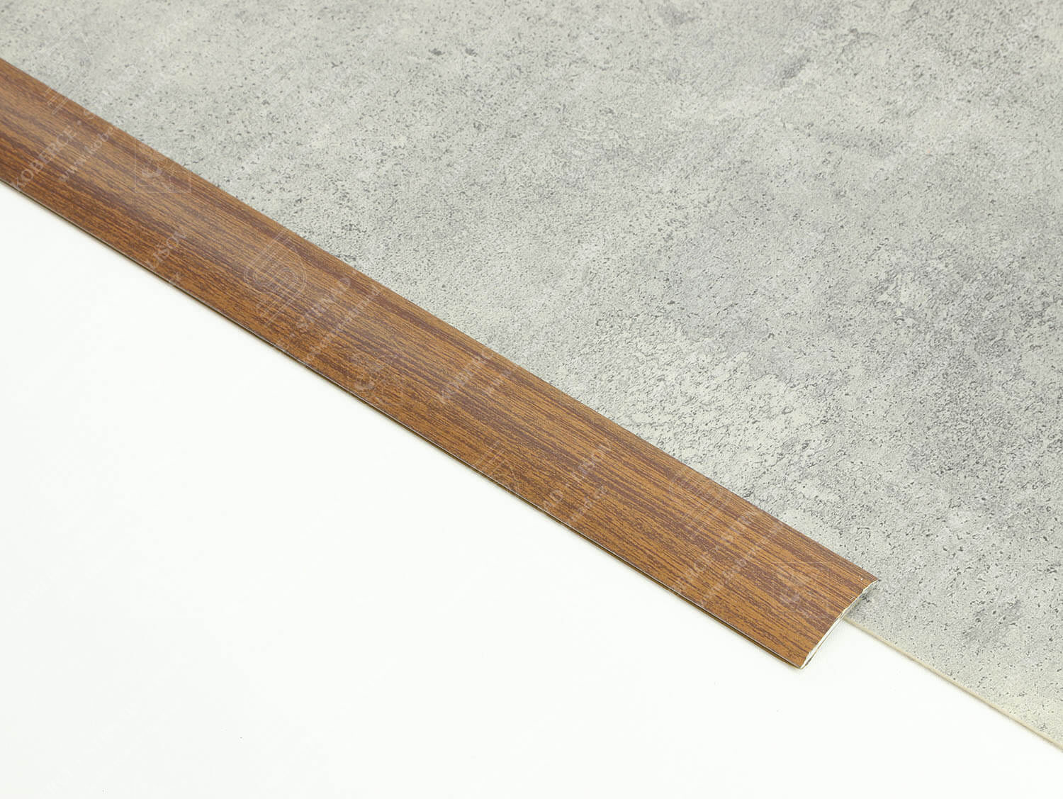 Oblouk 40 mm H81 Ořech přechodová lišta samolepící