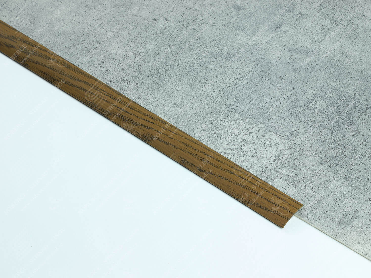 Oblouk 30 mm H31 Dub tmavý přechodová lišta samolepící