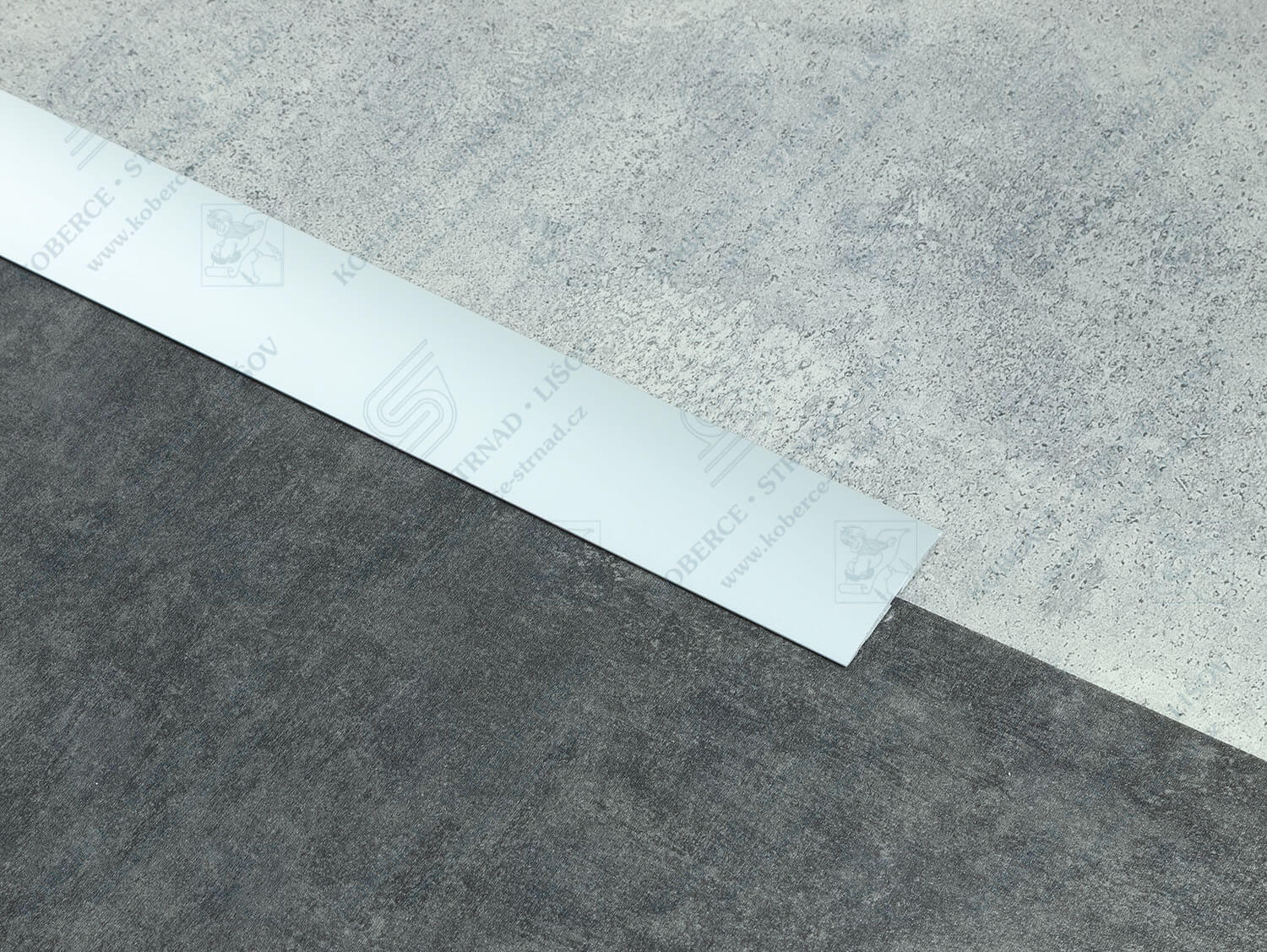 Oblouk 50 mm stříbrná přechodová lišta zátěžová samolepící