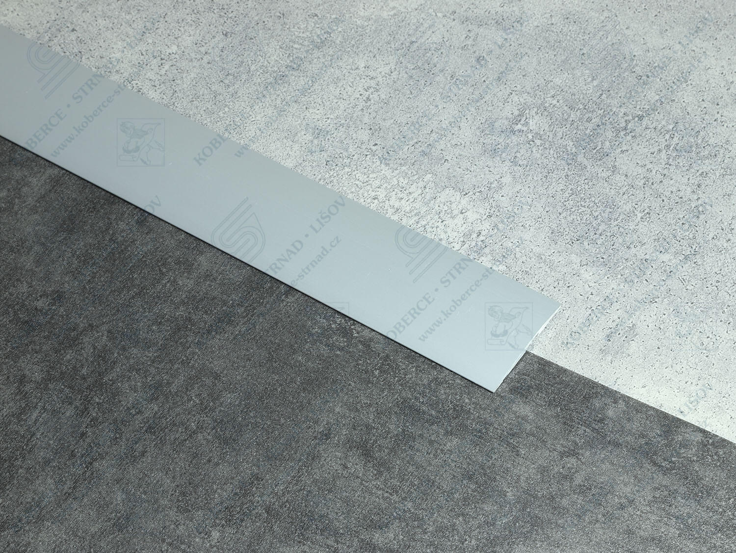 Oblouk 60 mm stříbrná přechodová lišta zátěžová samolepící