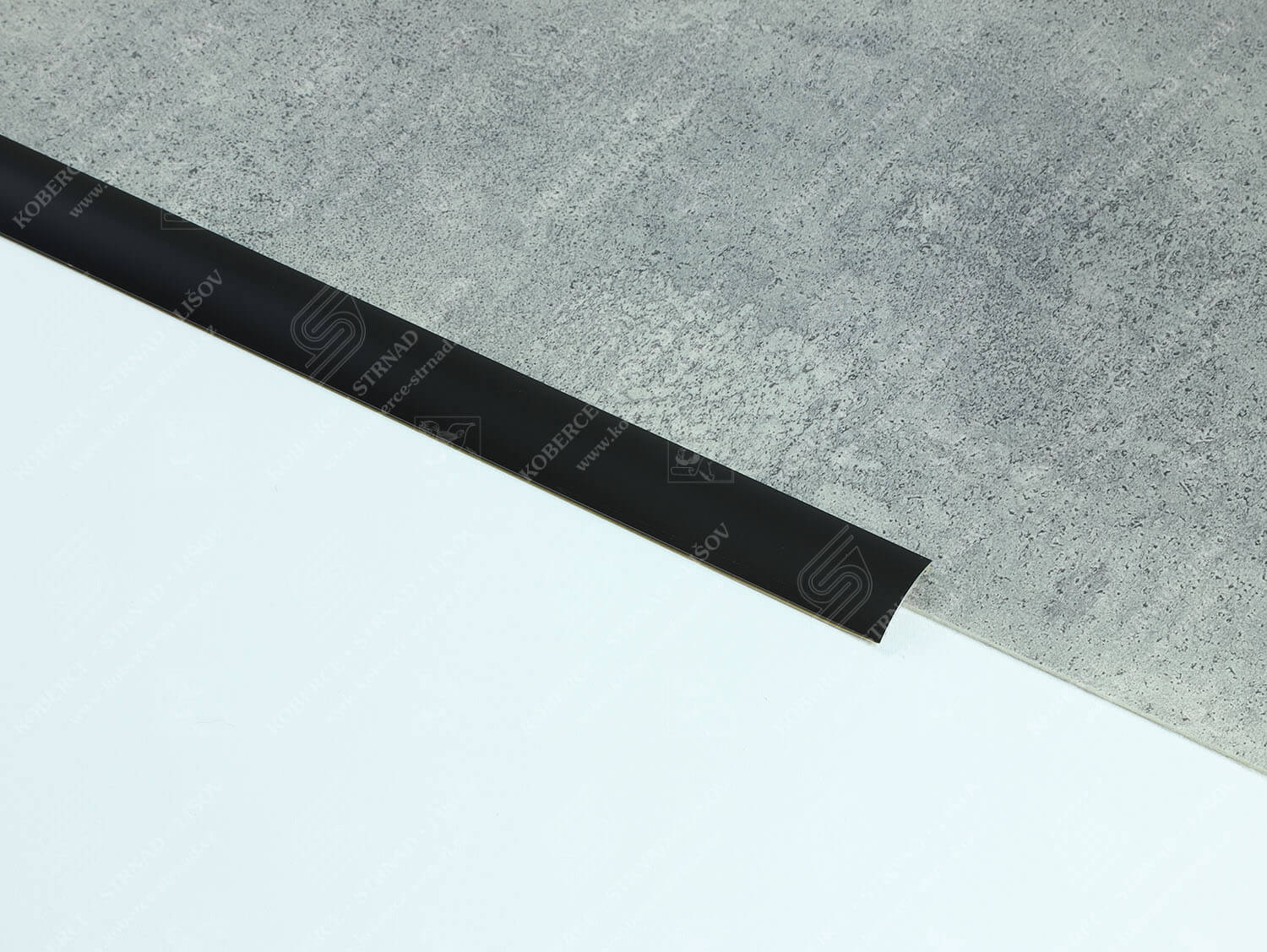 Oblouk 28 mm tmavý bronz přechodová lišta samolepící