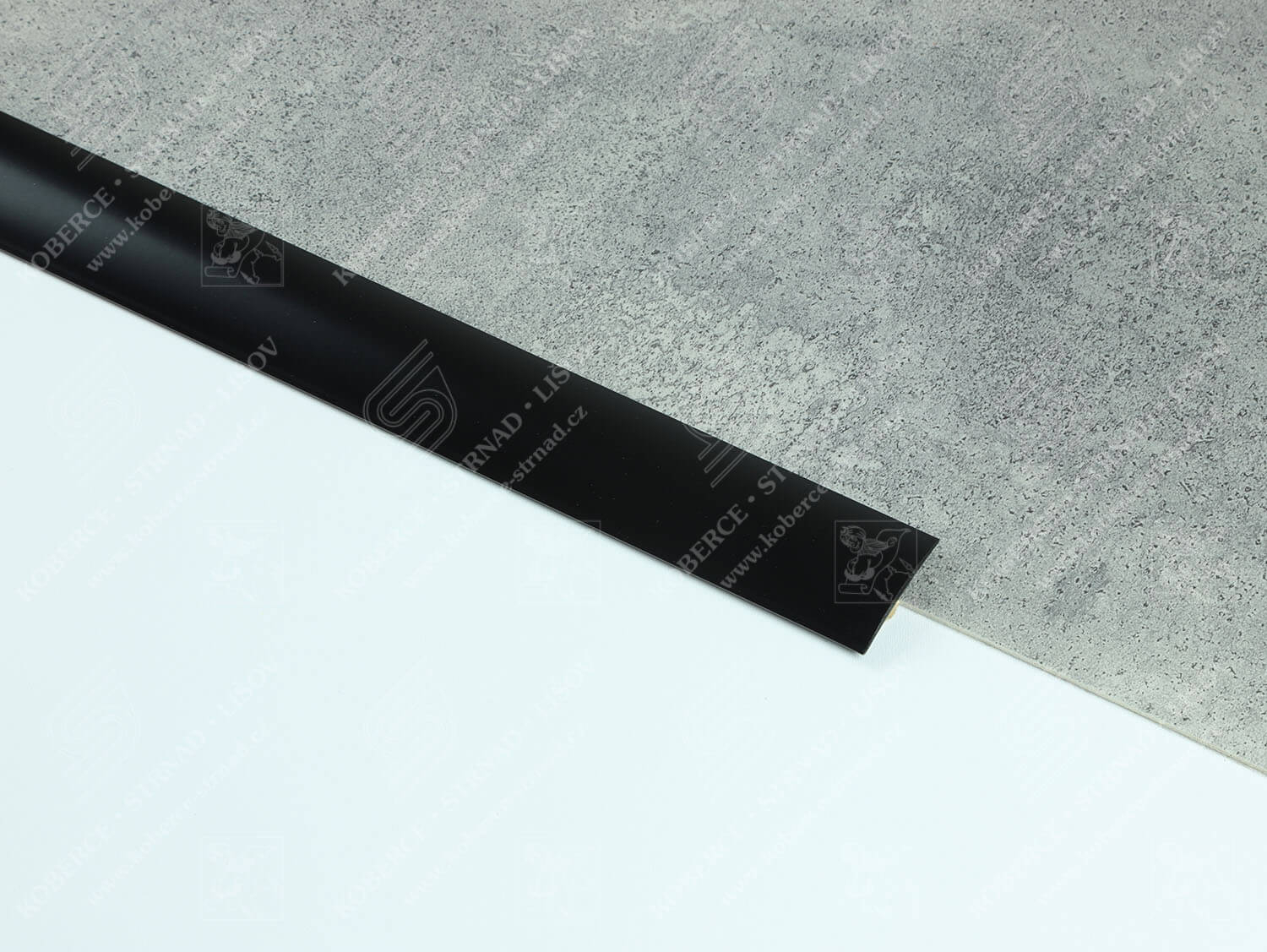 Oblouk 40 mm RAL 9005 černá přechodová lišta samolepící