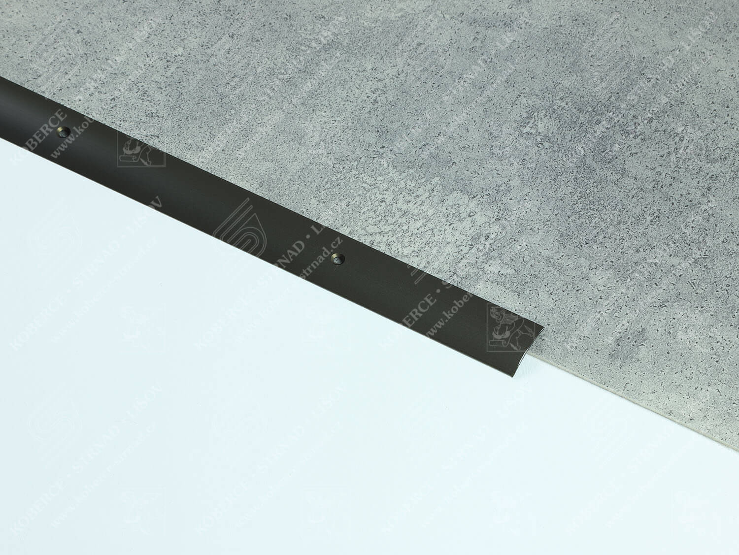 Oblouk 30 mm tmavý bronz Küberit přechodová lišta vrtaná 31259060-65