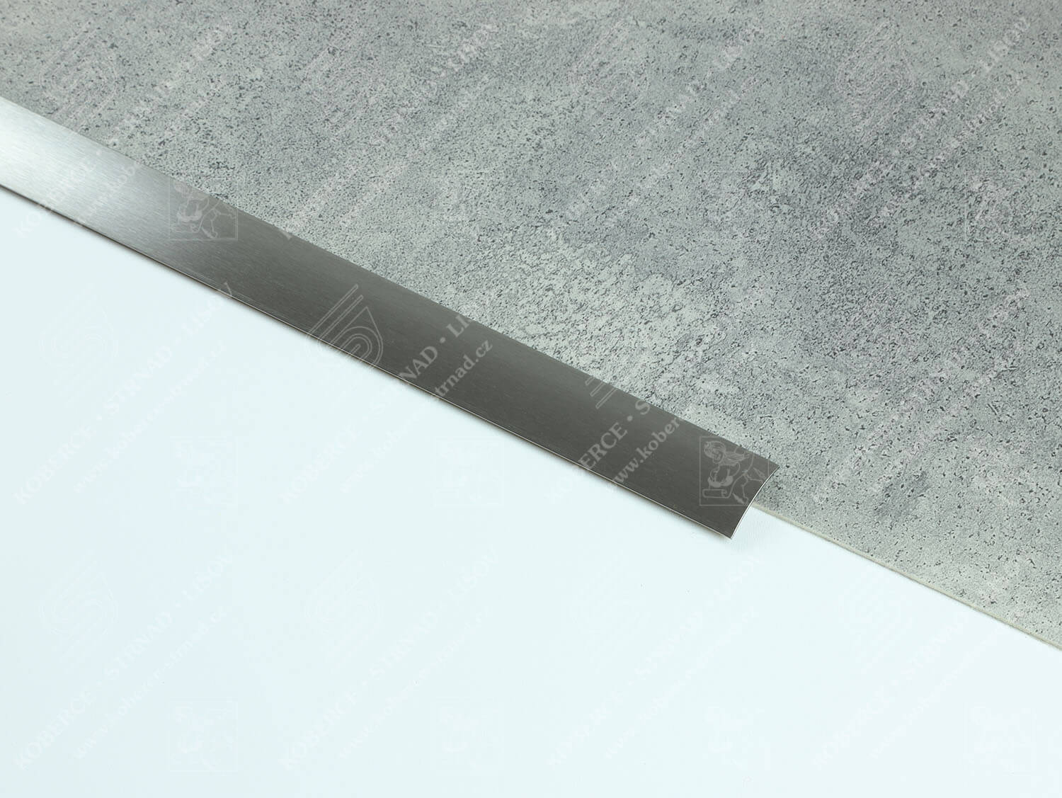 Oblouk 30 mm nerez matná broušená přechodová lišta samolepící