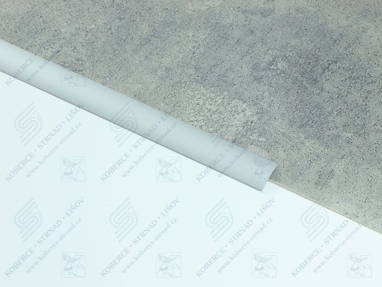 Oblouk 30 mm stříbrná přechodová lišta samolepící