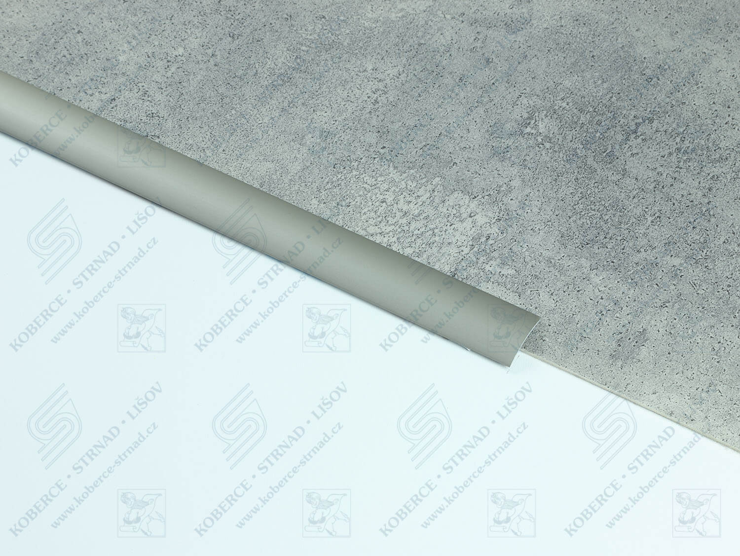 Oblouk 30 mm titan přechodová lišta samolepící