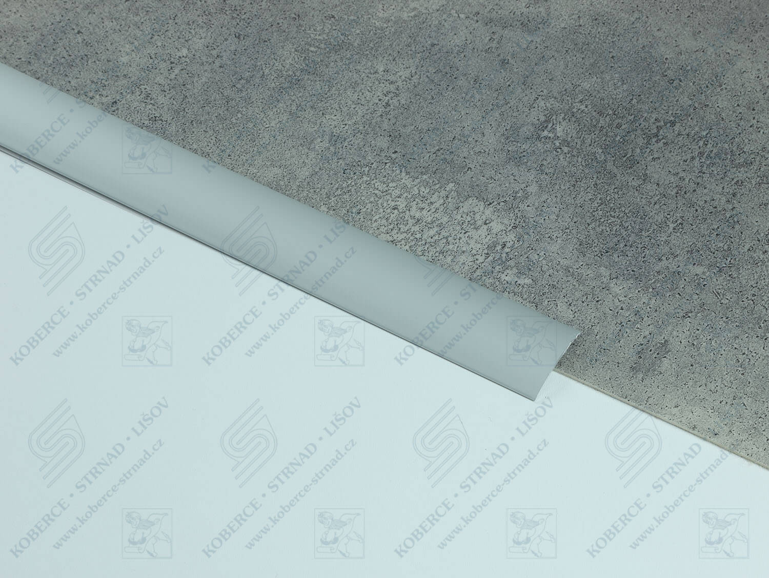 Oblouk 40 mm stříbrná přechodová lišta samolepící