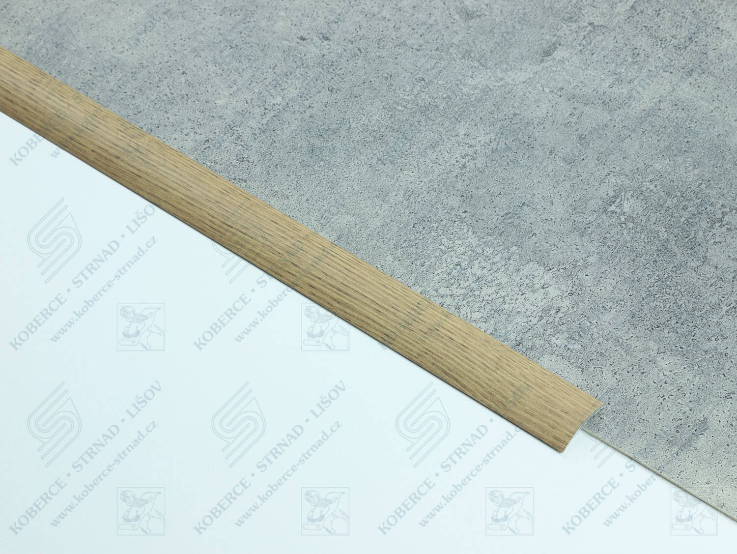 Oblouk 30 mm 1302 P25A dub přechodová lišta samolepící