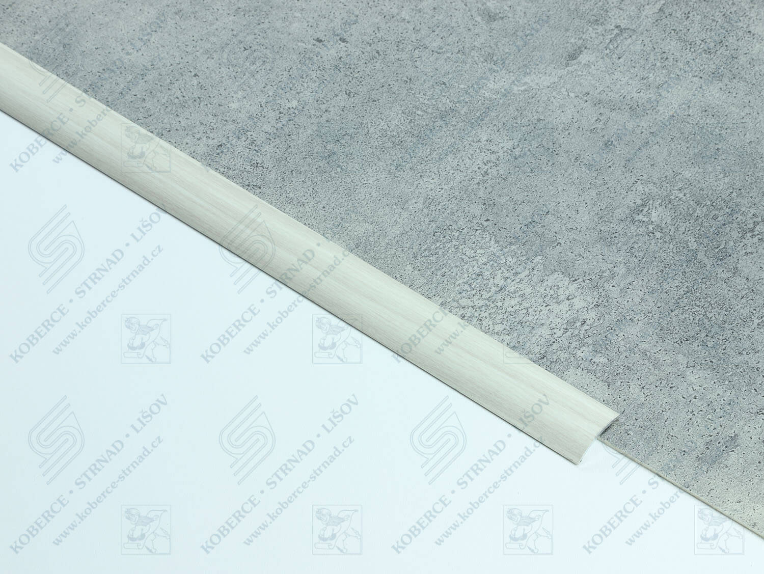 Oblouk 30 mm E901 dub bělený přechodová lišta samolepící