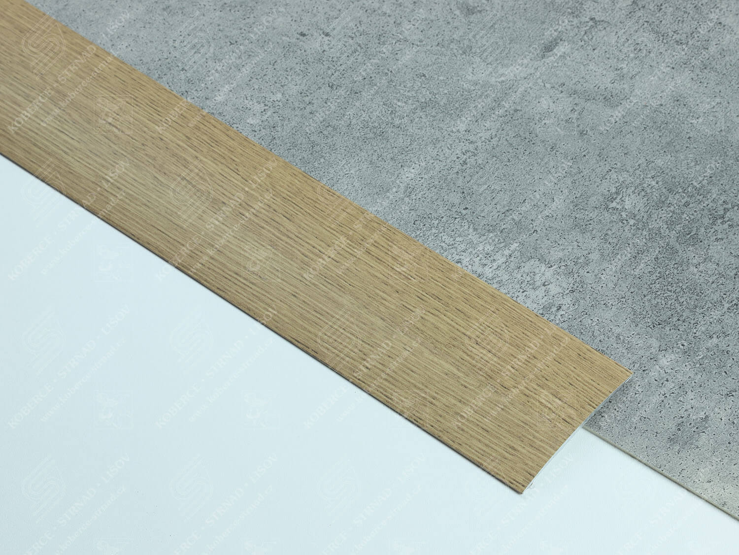 Oblouk 80 mm 1802 P25A dub přechodová lišta samolepící