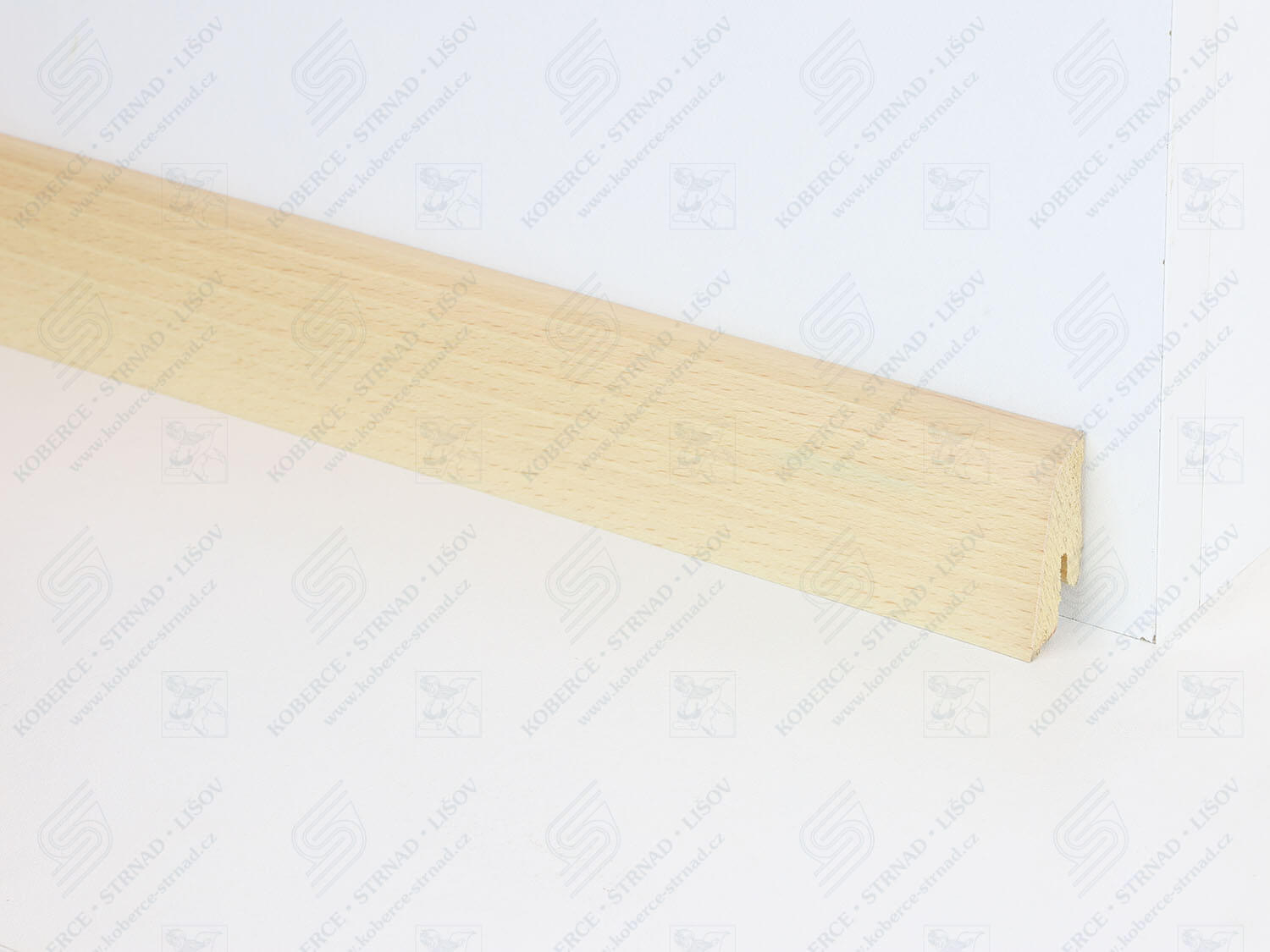 SL40B buk světlý dřevěná soklová lišta