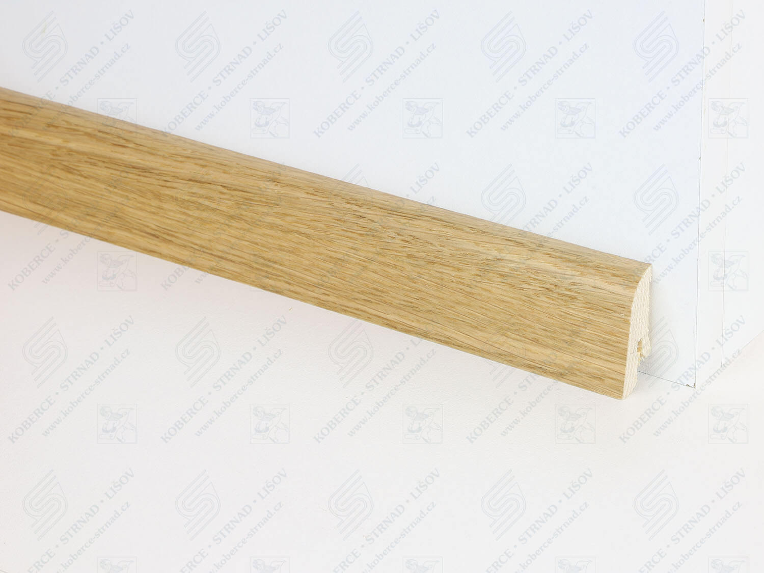 SL40D dub natur lakovaný dřevěná soklová lišta