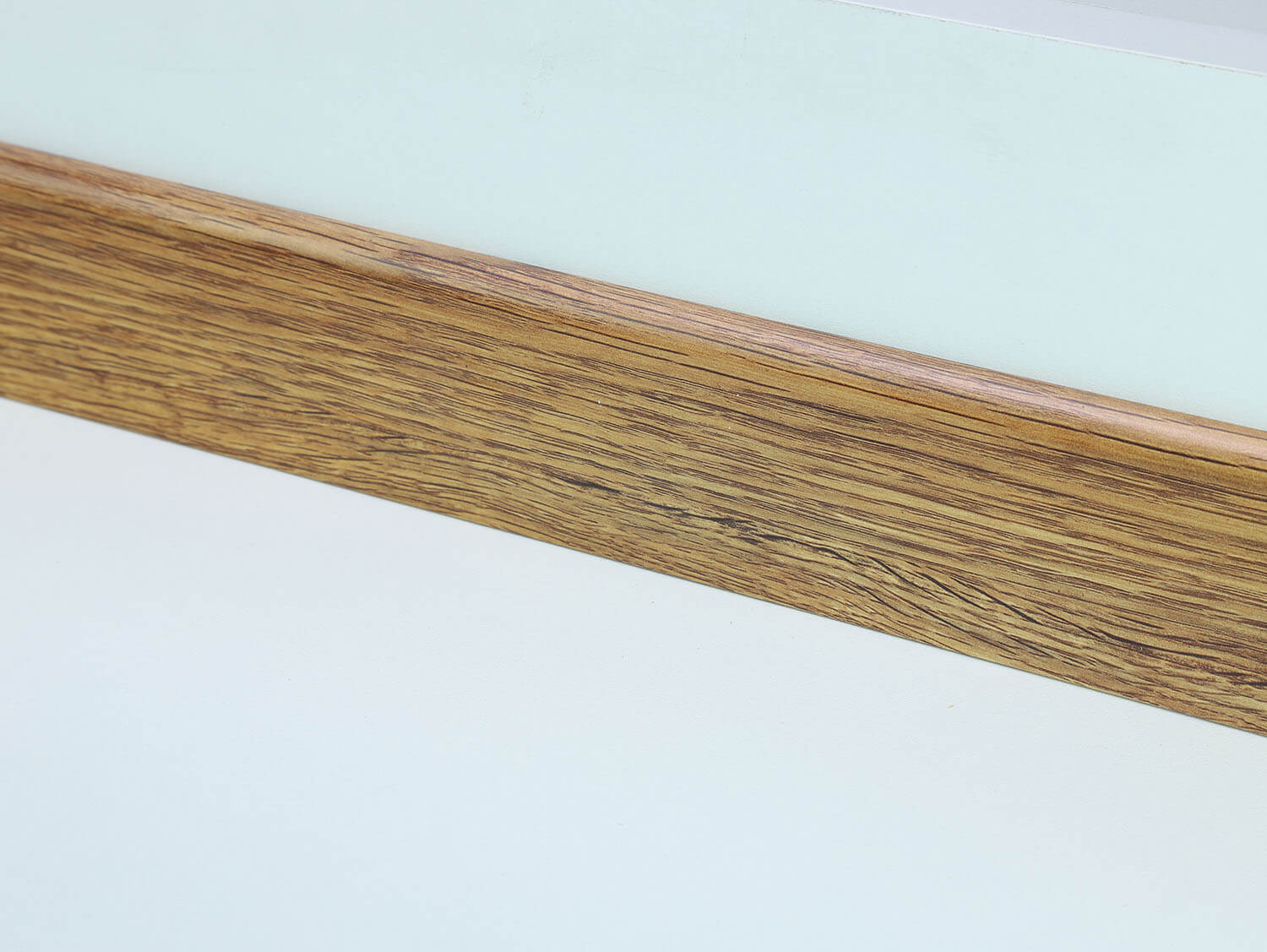 Berry HDF60 PL140 soklová lišta