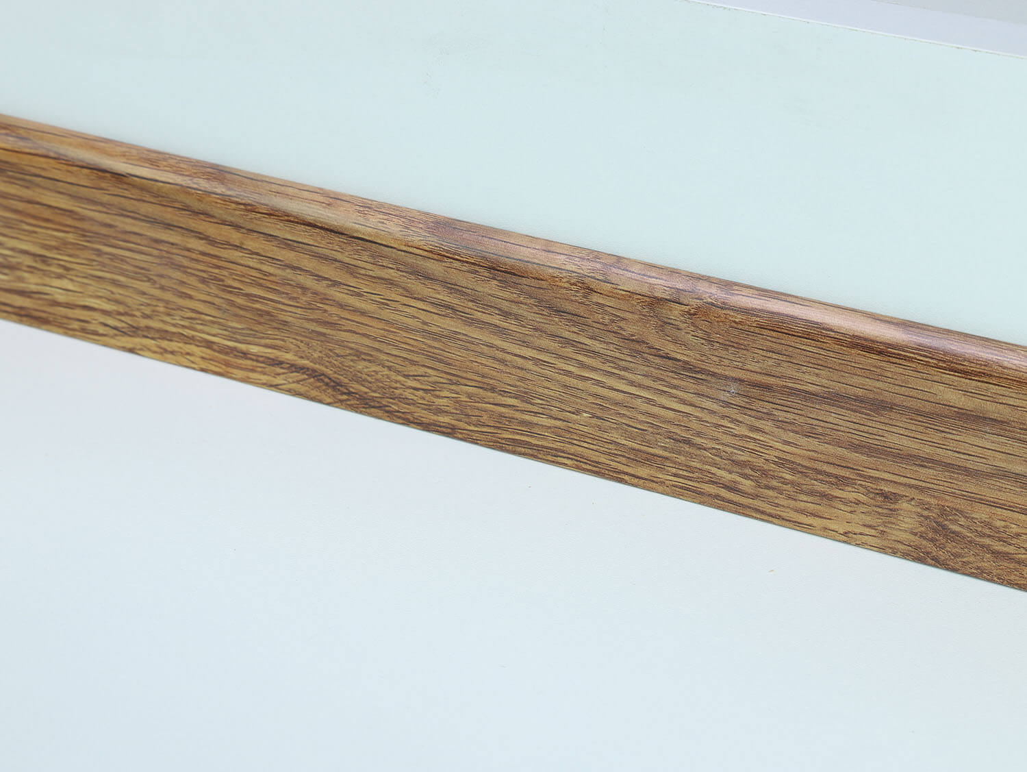 Berry HDF60 PL140 soklová lišta