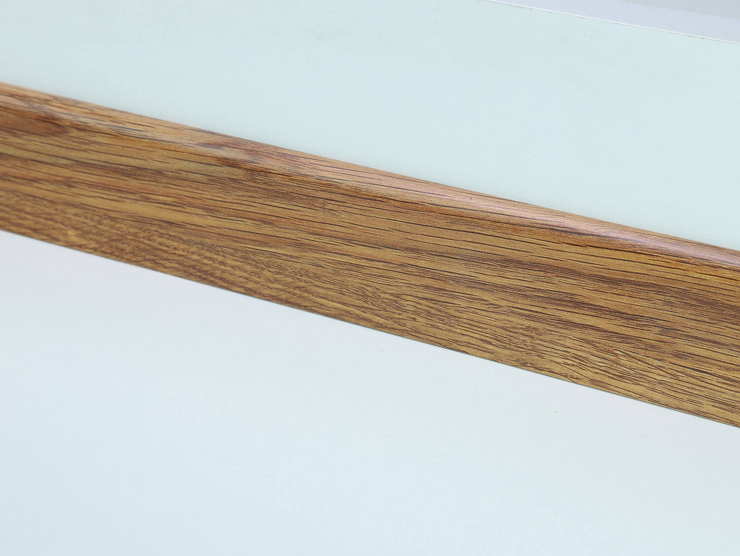 Berry HDF60 PL140 soklová lišta