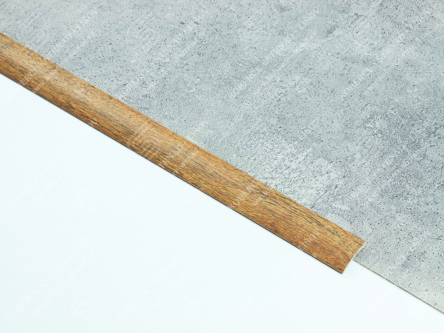 Oblouk 30 mm MFAF 3053 Dub antik přechodová lišta samolepící