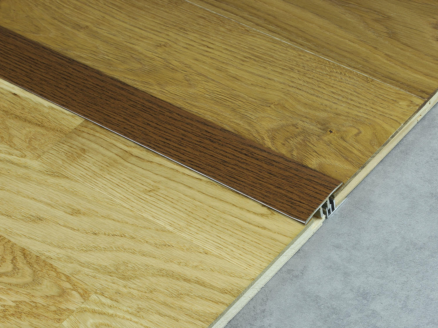 588 H31 Dub tmavý Küberit 06288310-15