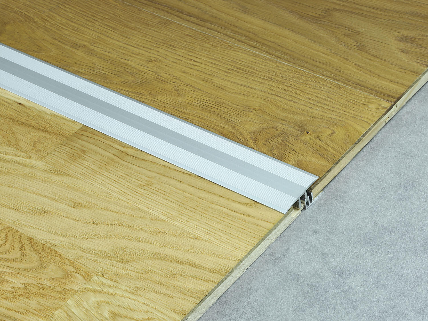 588 stříbrný + základ Küberit 06288045