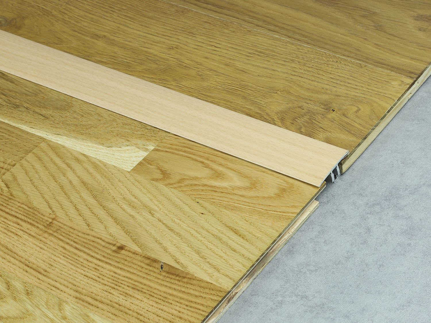 588 H22 Buk světlý Küberit 06288220-25