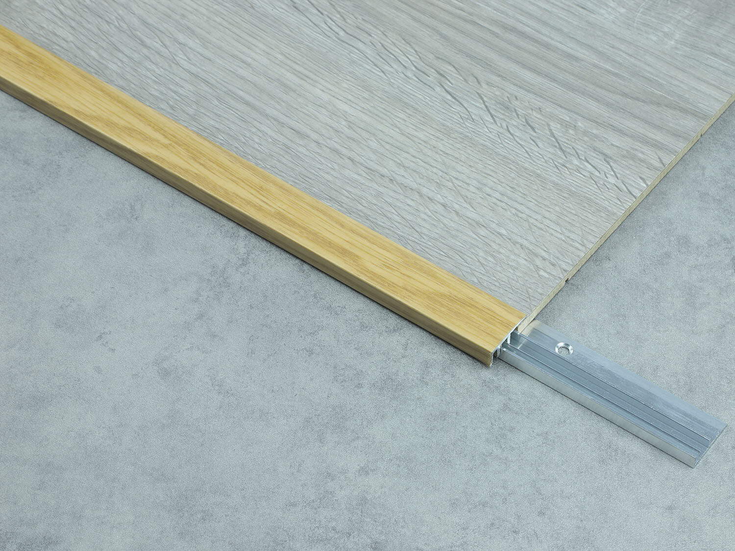 587L H30 Dub světlý Küberit 06187300-305