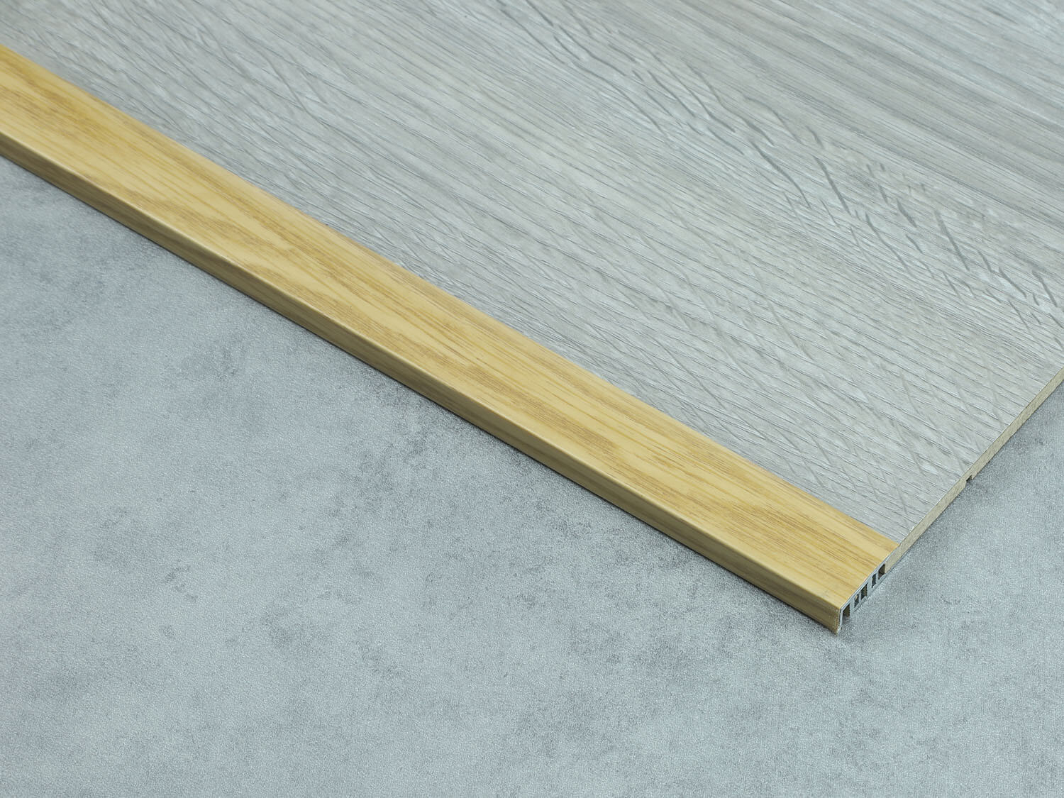 587L H30 Dub světlý Küberit 06187300-305