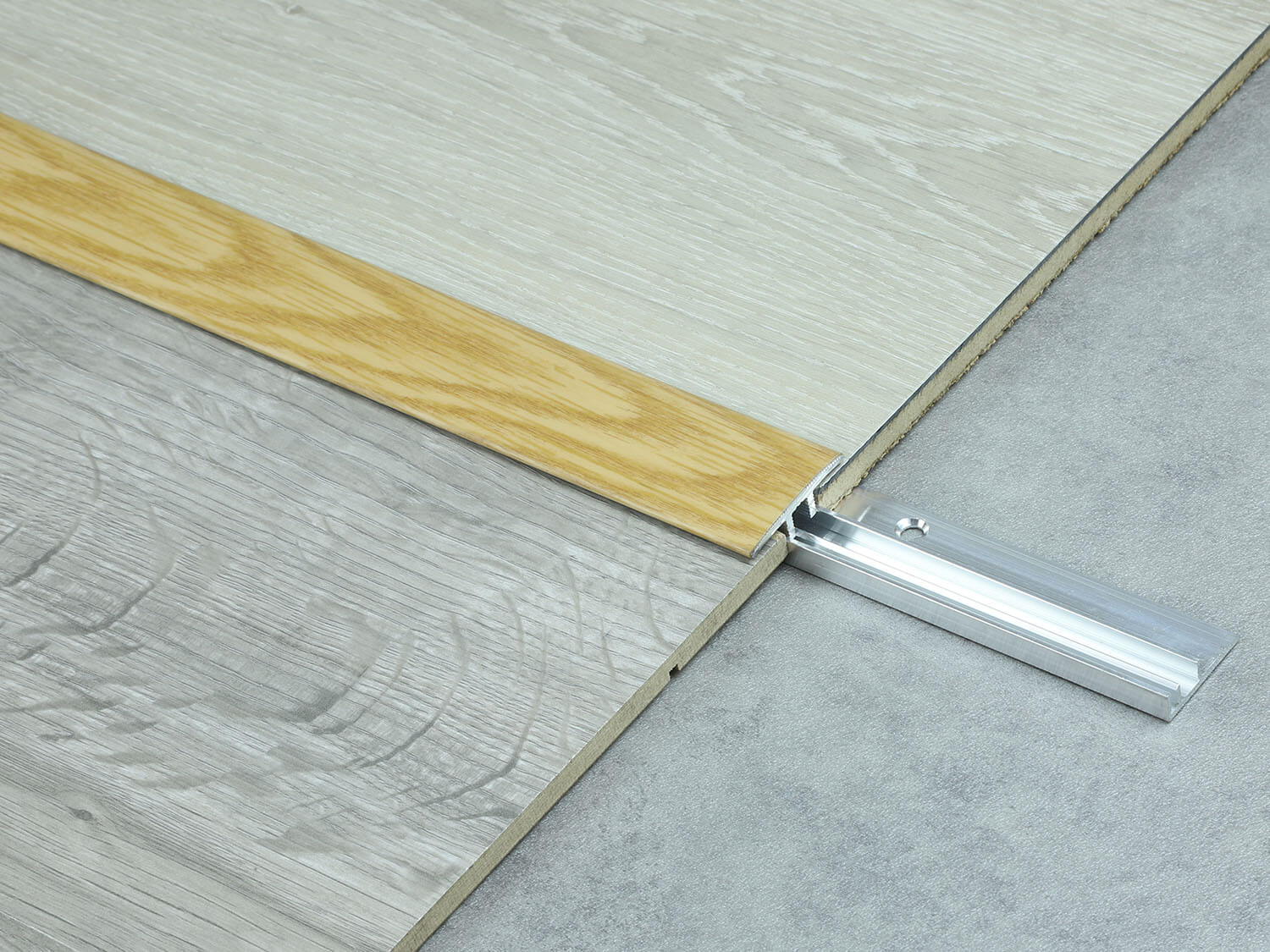 588L H30 Dub světlý Küberit 06188300-05