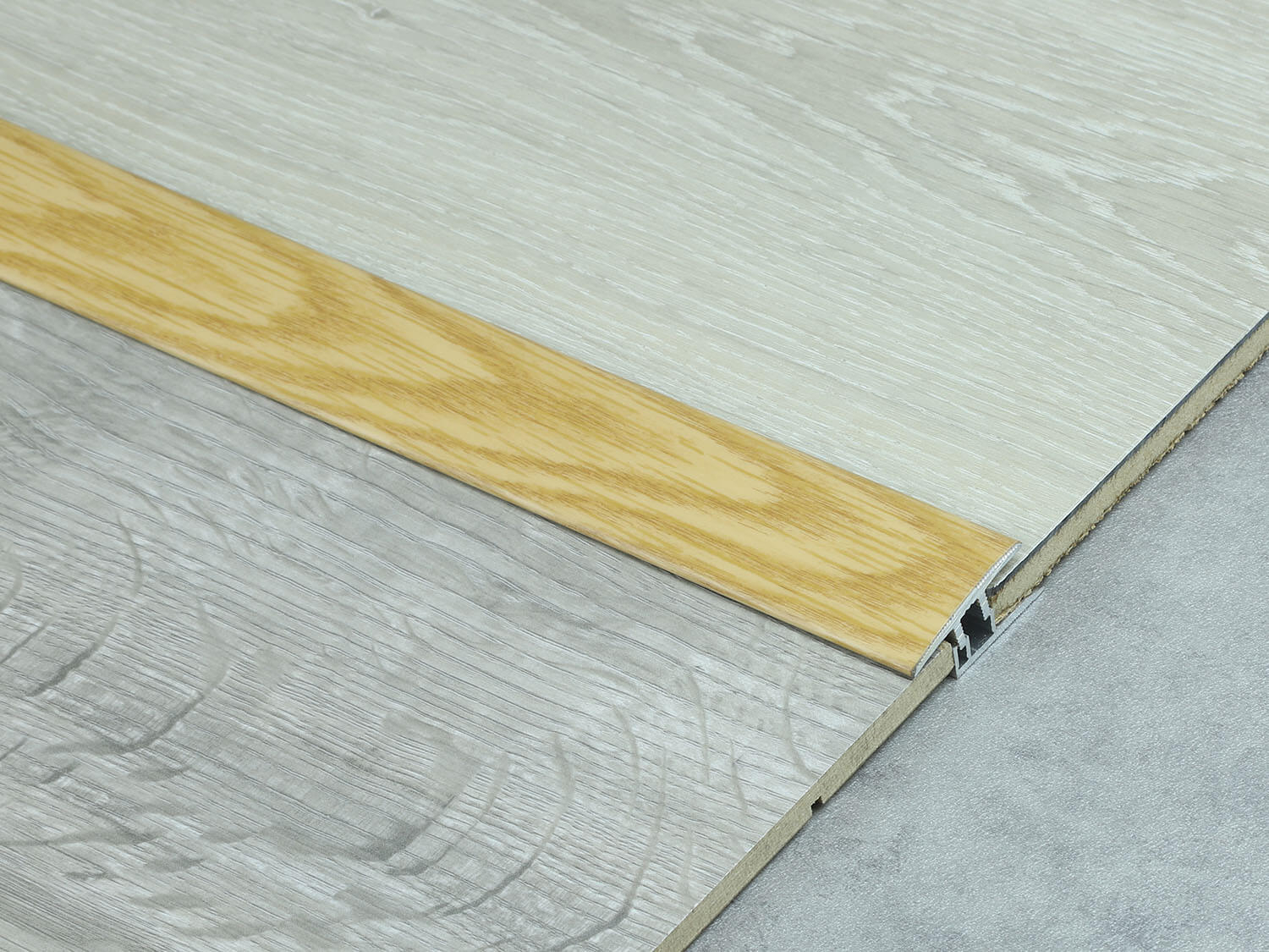 588L H30 Dub světlý Küberit 06188300-05